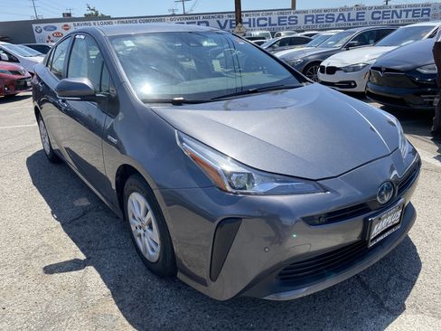 Used 2021 Toyota Prius LE FWD image 8