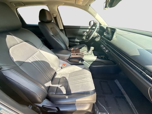 Certified 2024 Honda HR-V EX-L image 30