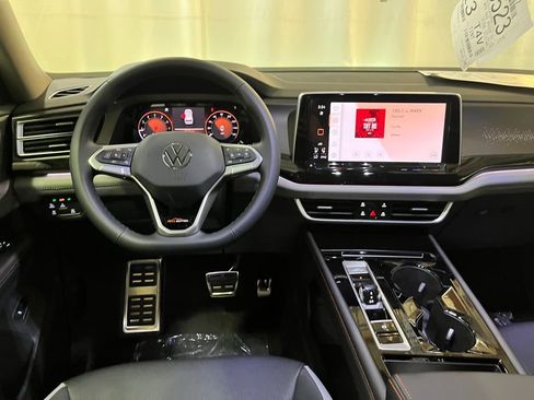 New 2026 Volkswagen Atlas Peak Edition AWD/4WD image 18