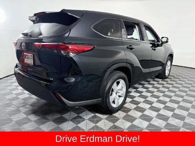 Used 2022 Toyota Highlander LE FWD image 23