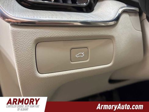 Used 2024 Volvo XC60 B5 Plus image 11