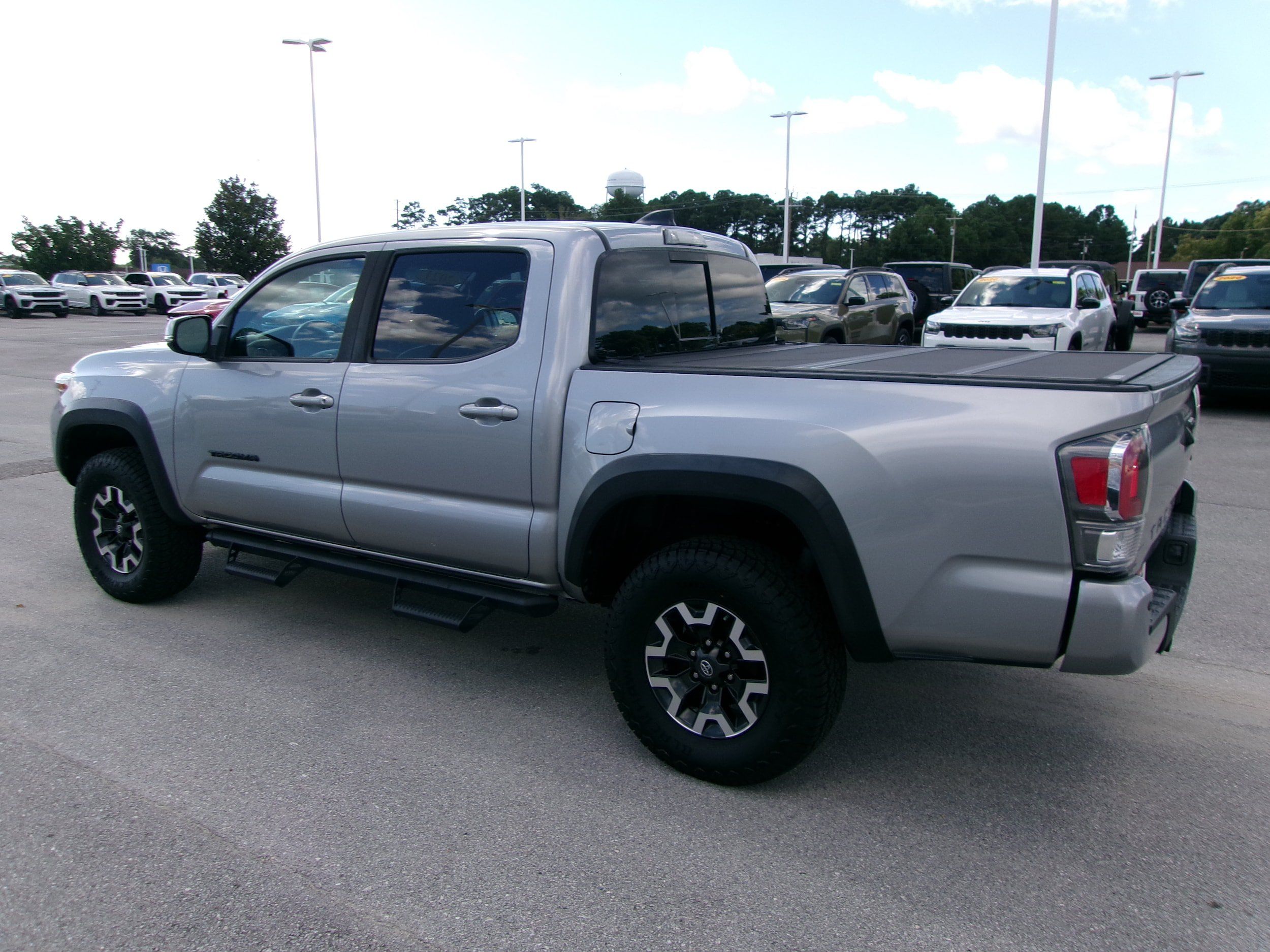 Used 2021 Toyota Tacoma TRD Off-Road w/ Technology Package AWD/4WD image 3