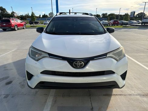 Used 2017 Toyota RAV4 LE FWD image 2