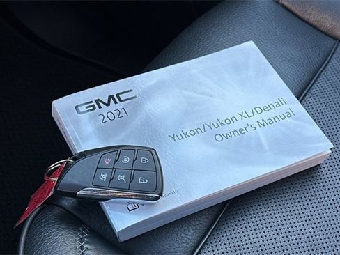 Used 2021 GMC Yukon XL Denali w/ Denali Premium Package image 11