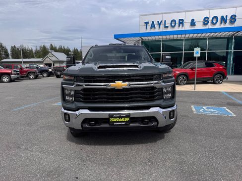 Used 2025 Chevrolet Silverado 3500 LT w/ Convenience Package AWD/4WD image 2