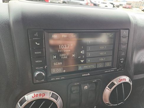 Used 2016 Jeep Wrangler Rubicon image 18