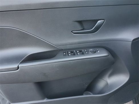Used 2025 Hyundai Kona SEL image 21