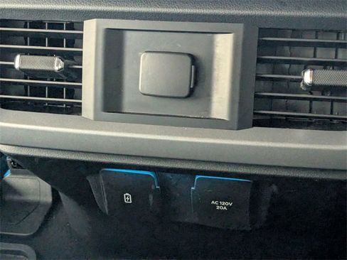 Used 2023 Ford F150 Lariat w/ Trailer Tow Package image 28