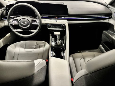Certified 2025 Hyundai Elantra Limited FWD image 12