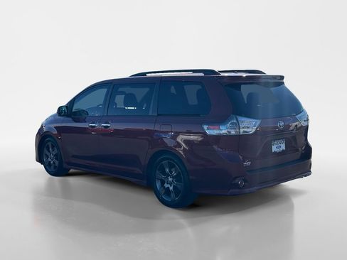 Used 2015 Toyota Sienna SE image 3