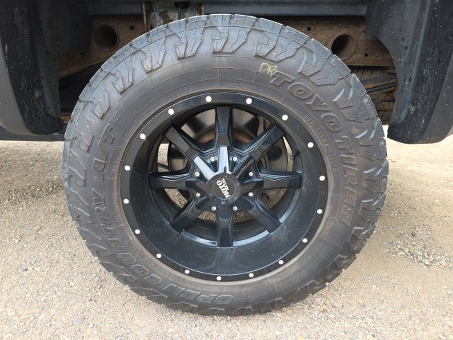 Used 2013 GMC Sierra 2500 Denali w/ Suspension Package, Off-Road AWD/4WD image 9