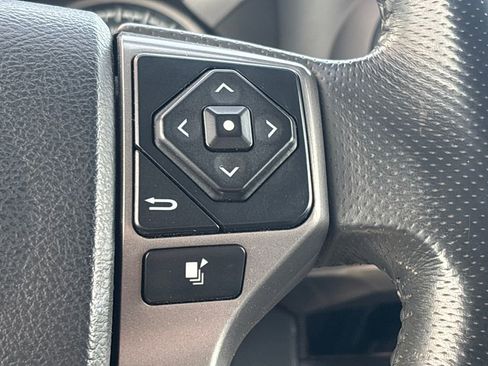 Used 2017 Toyota Tacoma SR5 image 19