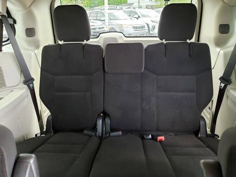 Used 2019 Dodge Grand Caravan SE FWD image 13