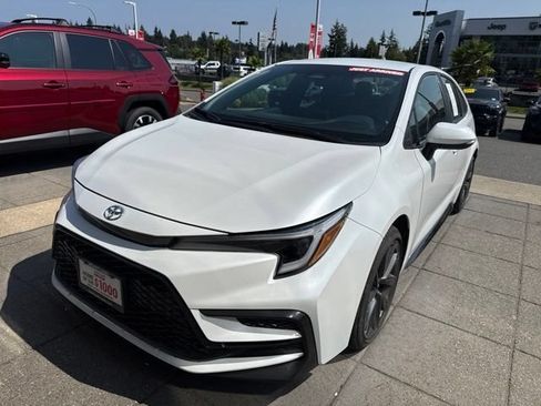 Used 2026 Toyota Corolla SE FWD image 3