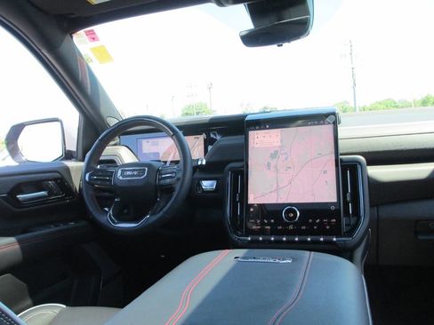 Used 2025 GMC Yukon XL AT4 Ultimate AWD/4WD image 31