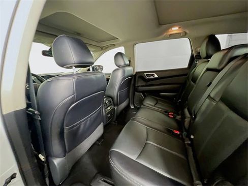 Used 2020 Nissan Pathfinder Platinum image 21