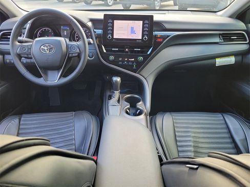 Used 2021 Toyota Camry SE w/ Convenience Package image 12