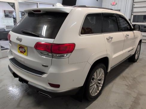 Used 2017 Jeep Grand Cherokee Summit image 5