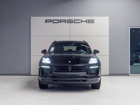 Certified 2026 Porsche Macan AWD/4WD image 10