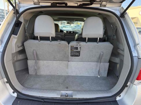 Used 2012 Toyota Highlander SE w/ Tow Pkg FWD image 12