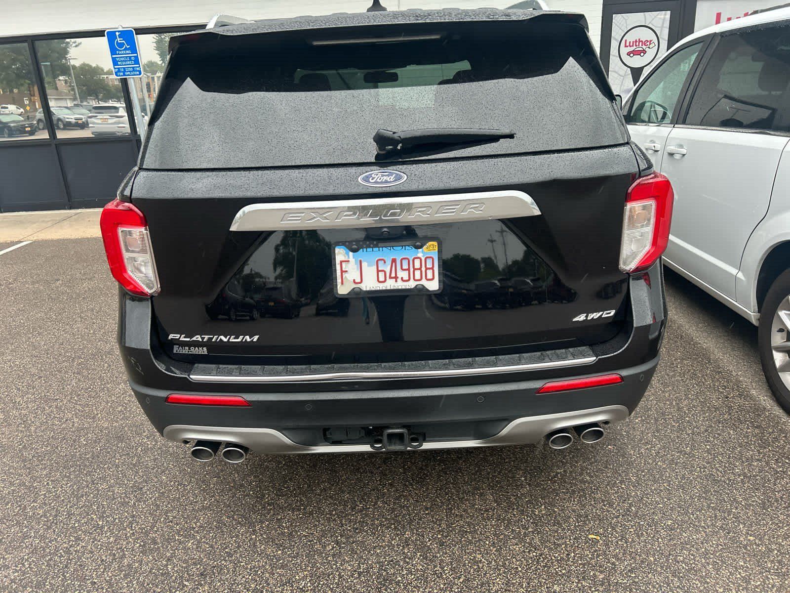 Used 2023 Ford Explorer Platinum w/ Technology Package AWD/4WD image 5