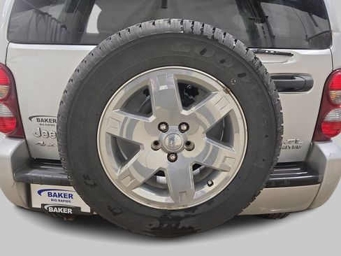 Used 2005 Jeep Liberty Limited image 28