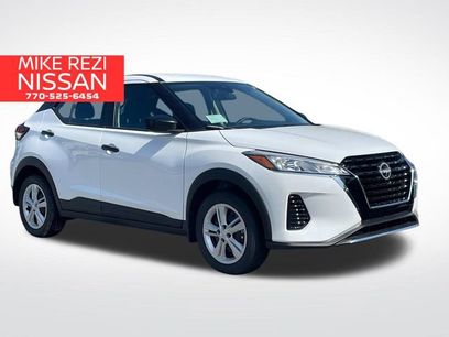 New 2025 Nissan Kicks Play S