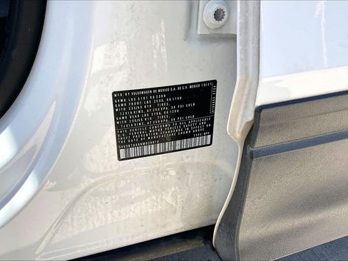 Used 2022 Volkswagen Tiguan SE FWD image 32