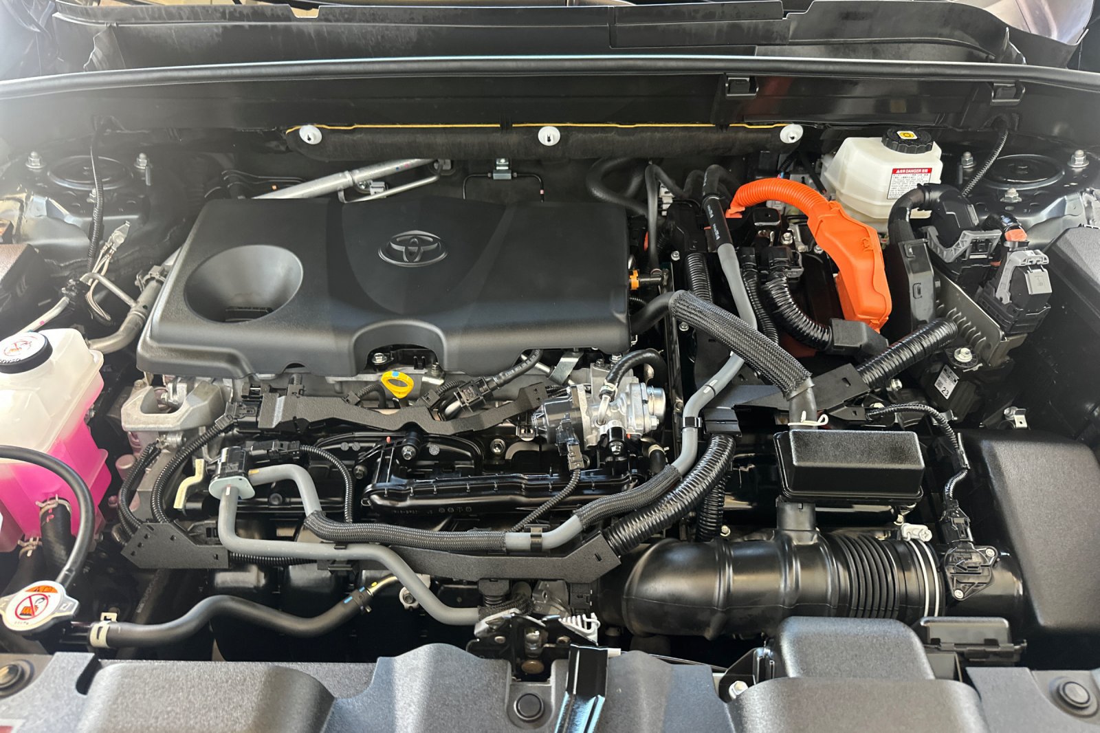 Certified 2024 Toyota Venza LE AWD/4WD image 36