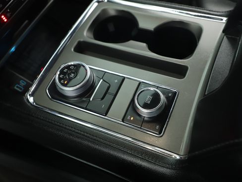 Used 2020 Ford Expedition Max XLT w/ Equipment Group 202A image 18