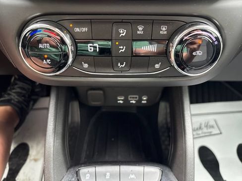Used 2021 Chevrolet TrailBlazer LT FWD image 16