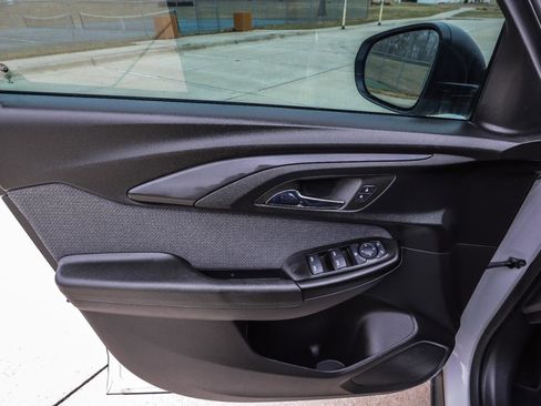 Used 2023 Chevrolet TrailBlazer LS image 32