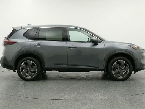 Used 2025 Nissan Rogue SV image 11