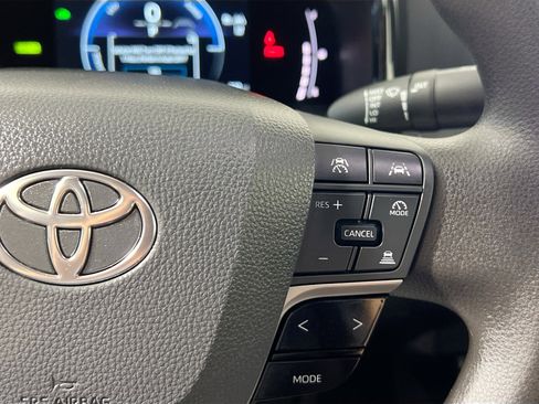 Used 2025 Toyota Camry LE FWD image 19