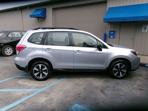 Used 2017 Subaru Forester 2.5i w/ Alloy Wheel Package image 7