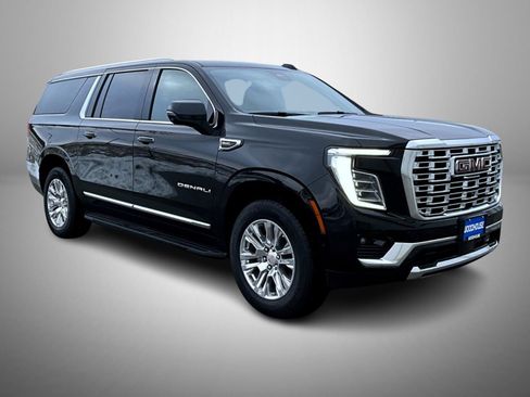 Used 2025 GMC Yukon XL Denali image 3