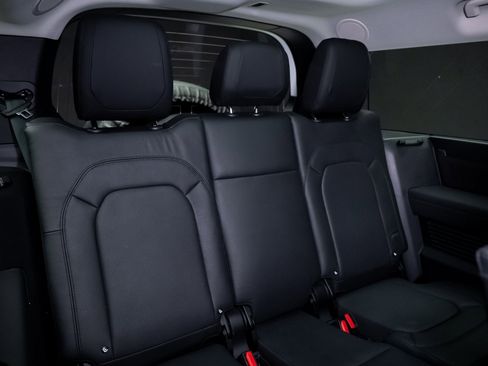 Used 2023 Land Rover Defender 130 SE image 68