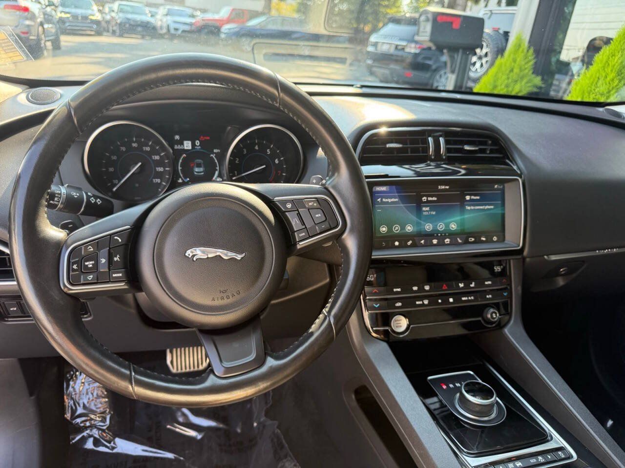 Used 2019 Jaguar F-PACE Premium AWD/4WD image 19