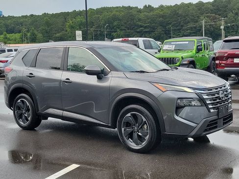 Used 2024 Nissan Rogue SV FWD image 1