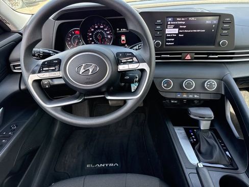 Used 2023 Hyundai Elantra SE image 23