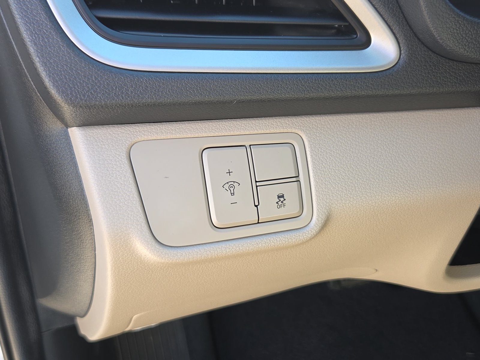 Used 2020 Hyundai Accent SE w/ Cargo Package FWD image 17