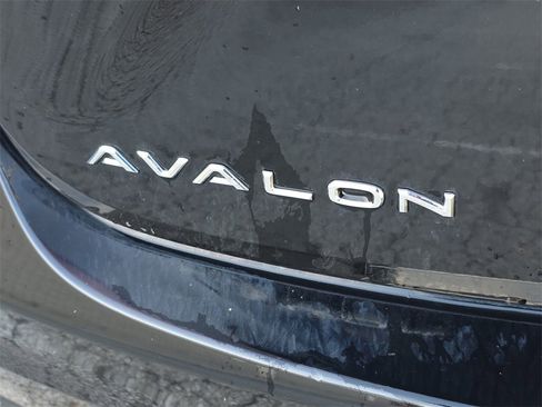 Used 2016 Toyota Avalon XLE Premium image 11