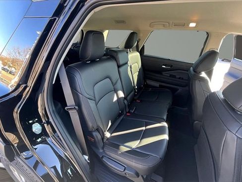 New 2025 Nissan Pathfinder SL image 9