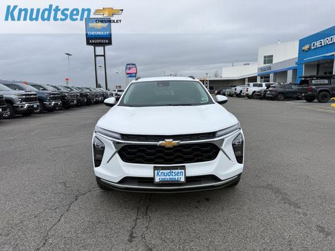 Used 2024 Chevrolet Trax LT w/ Driver Confidence Package image 2