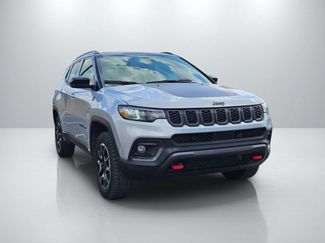 Used 2025 Jeep Compass Trailhawk w/ Trailer Tow Group AWD/4WD video 3