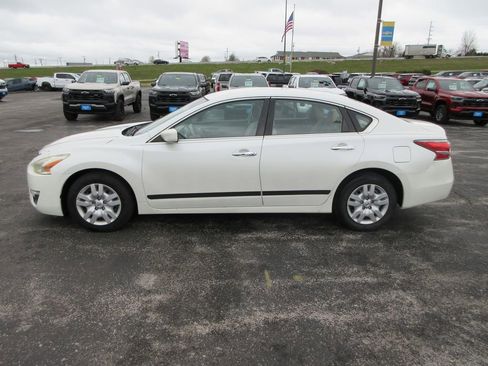 Used 2015 Nissan Altima 2.5 S w/ Power Driver Seat Package image 2