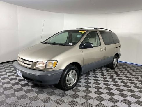 Used 2000 Toyota Sienna FWD image 4