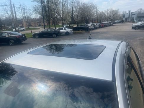 Used 2011 Ford Fusion Hybrid w/ 502A Rapid Spec Order Code FWD image 5