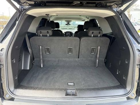 Used 2021 Chevrolet Traverse LT image 14