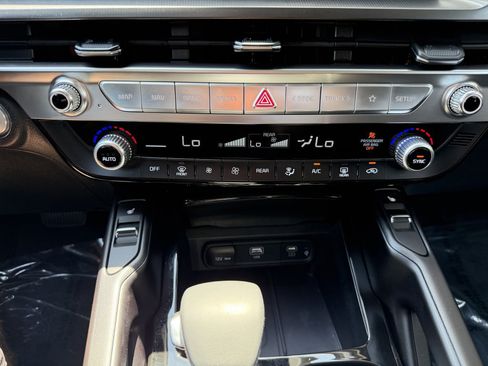 Used 2025 Kia Telluride S FWD image 23